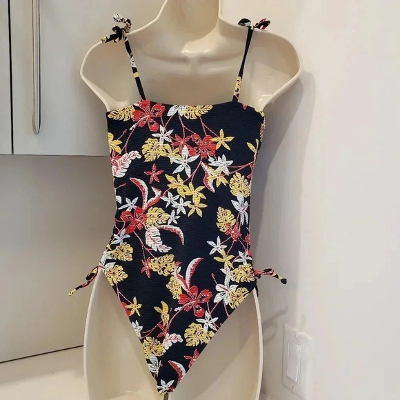 2/$25-Quintsoul  NWOT Ribbed Floral One Piece Shoulder Tie Side Tie Size Small - Picture 6 of 13